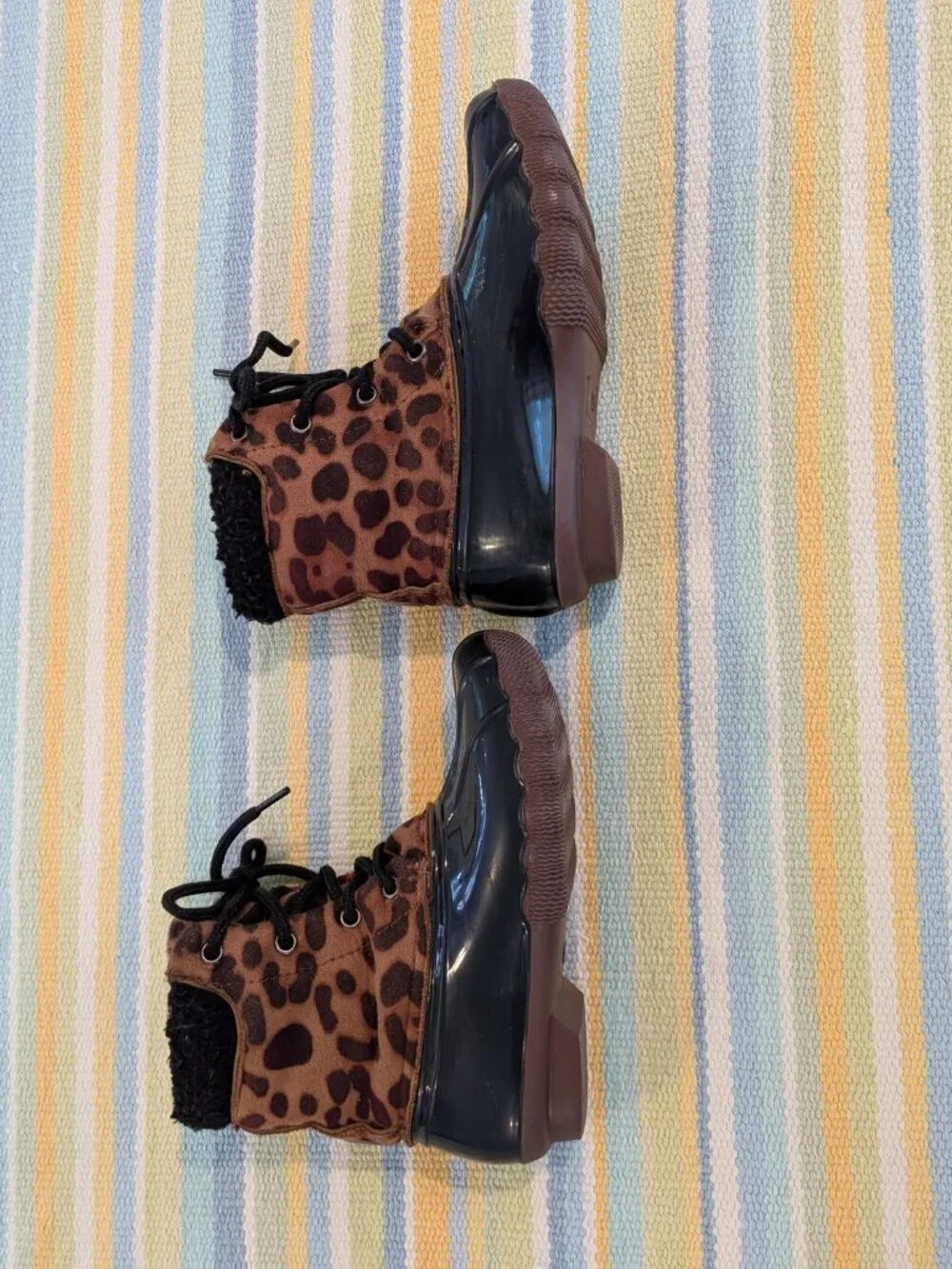 ⭐ Girl's Adrienne Vittadini Leopard print duck boots size 13